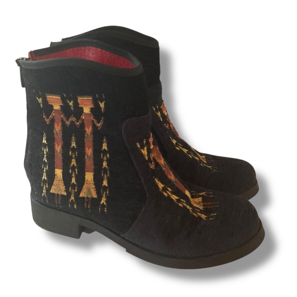 Alaska Boots Southwest Aztec Western Indigenous‎ Fabric Flats Black Brown Size 8